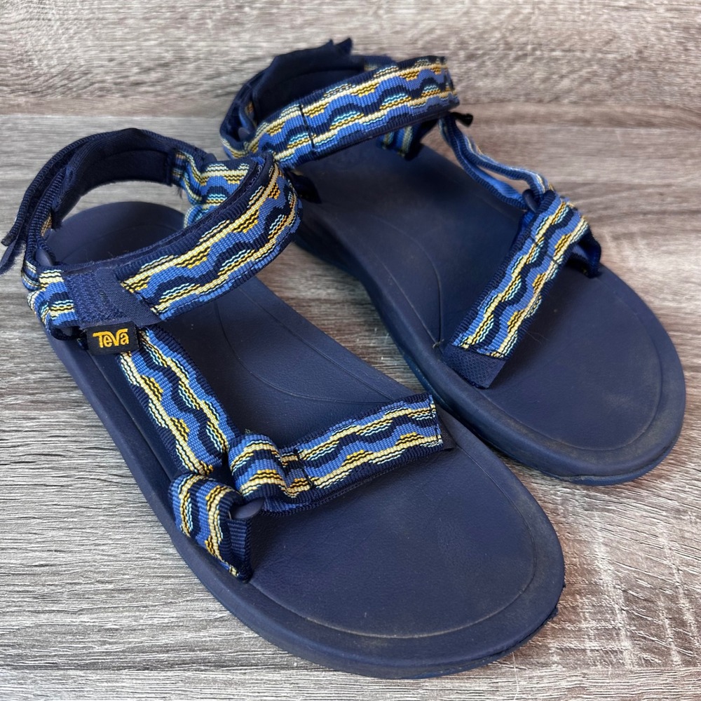 Teva Hurricane XLT2 Sandals Big Kids Size 4 Wave FM1221A Strappy Outdoors Summer